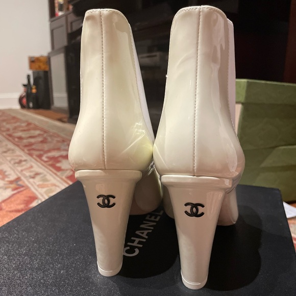 ❌SOLD OUT❌Chanel Cream Booties size 39 - Picture 4 of 11